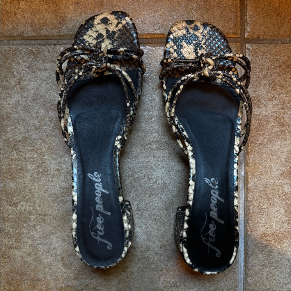 Free People Petra Sandals Low Block Heel Size 10 (EU 41)